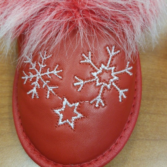 Size 9 Women’s House Slippers - Picture 2 of 8